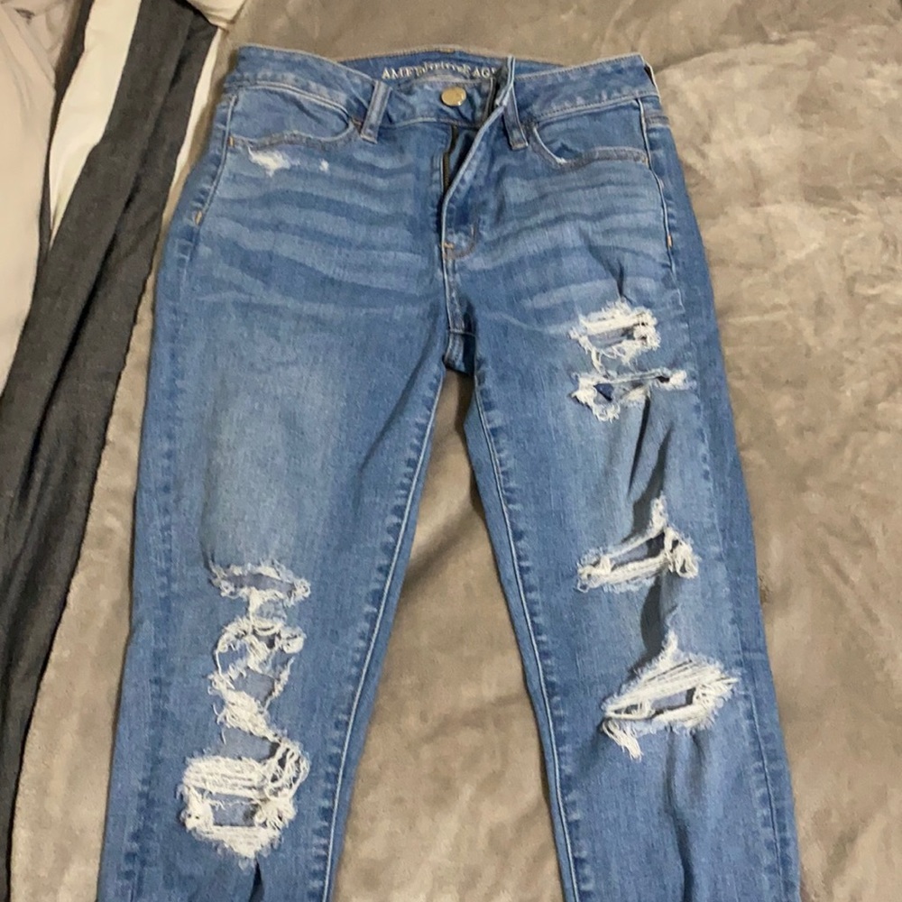 AE Ripped jeans hi rise super stretch size 6